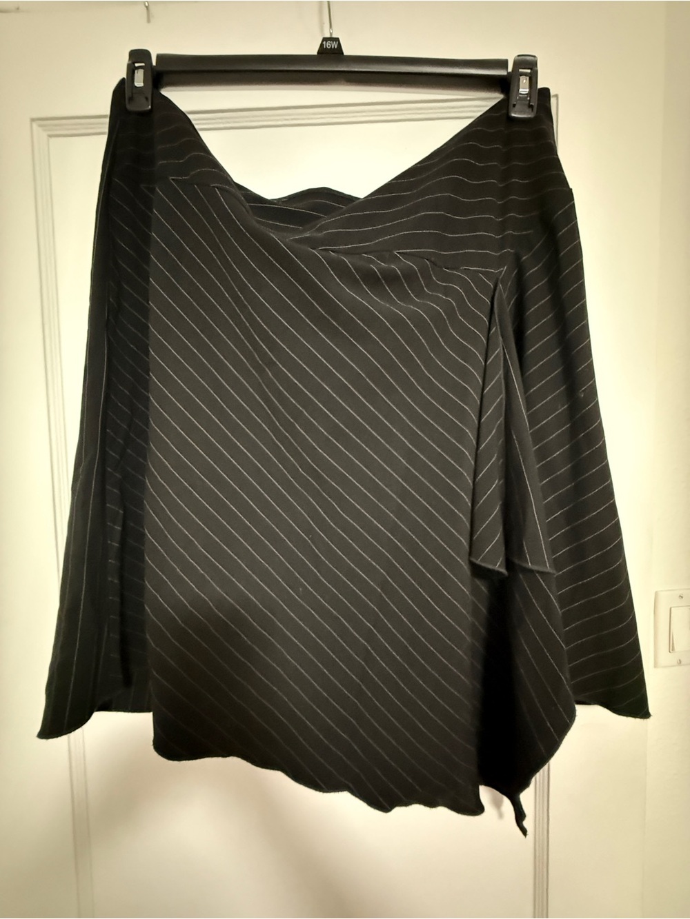 Vintage Torrid Women's Black Pinstripe Asymmetrical Skirt Sz 16